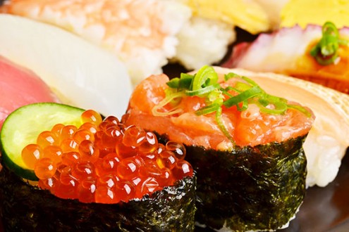 sushi_48817198