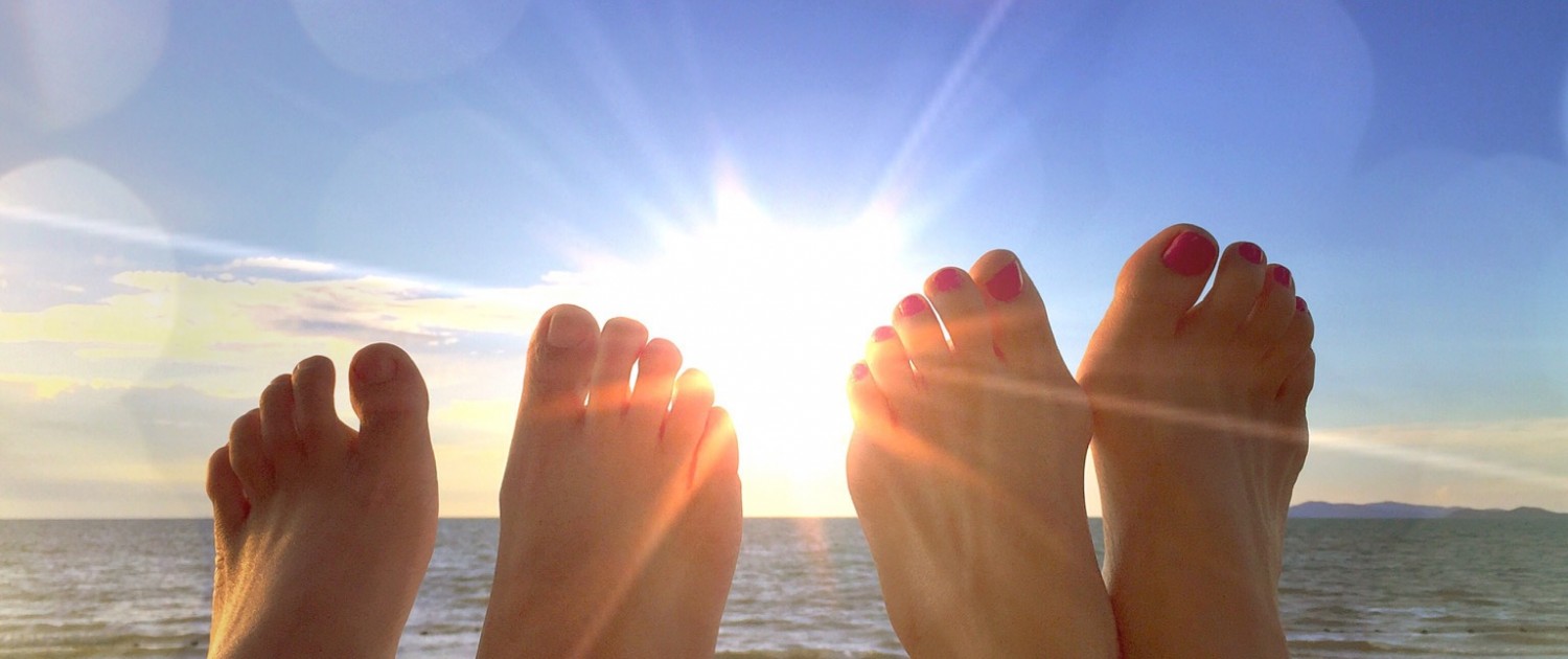 DMcouple feet on sky