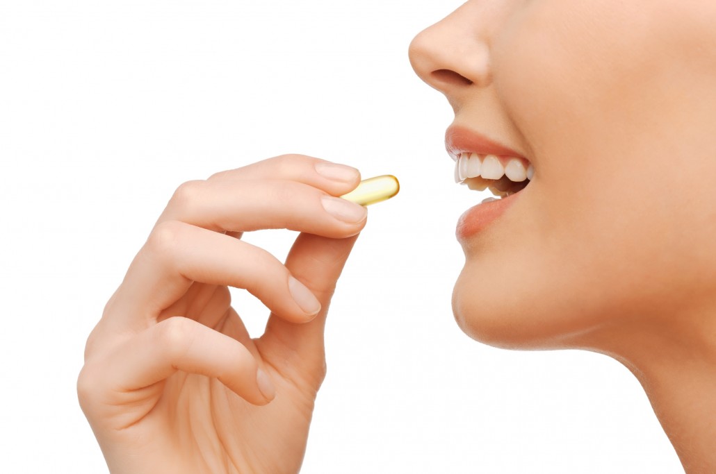 DM_beautiful woman with omega 3 vitamins_81936189