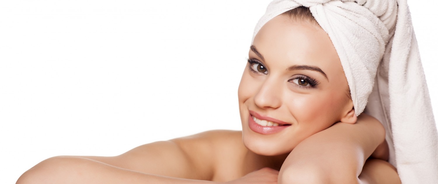 DM_smiling beautiful girl with a towel on her head posing on white_59890659