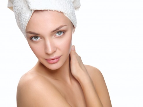BM_Beautiful woman with a towel on his head_93793065