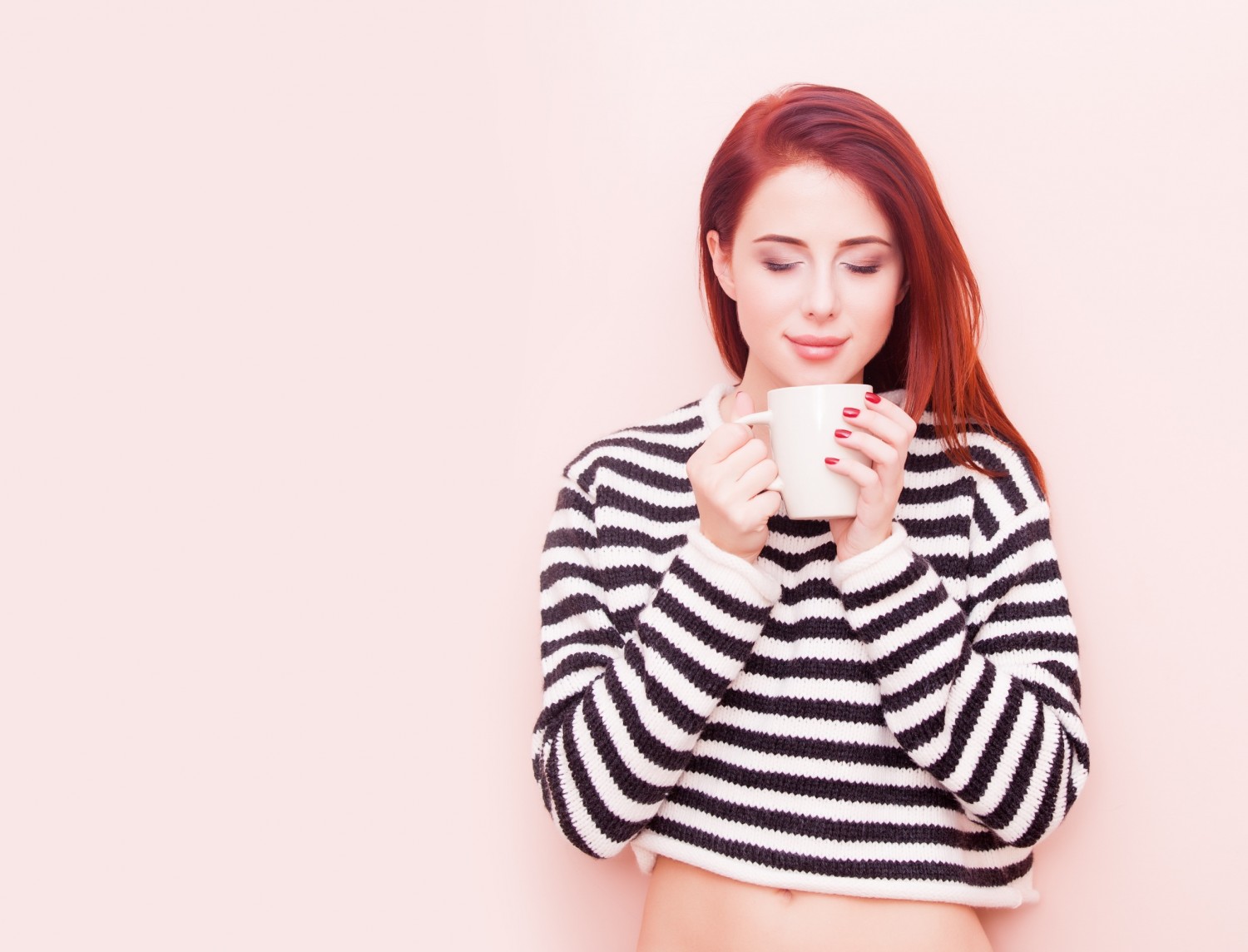 BM_woman with white cup_92783927