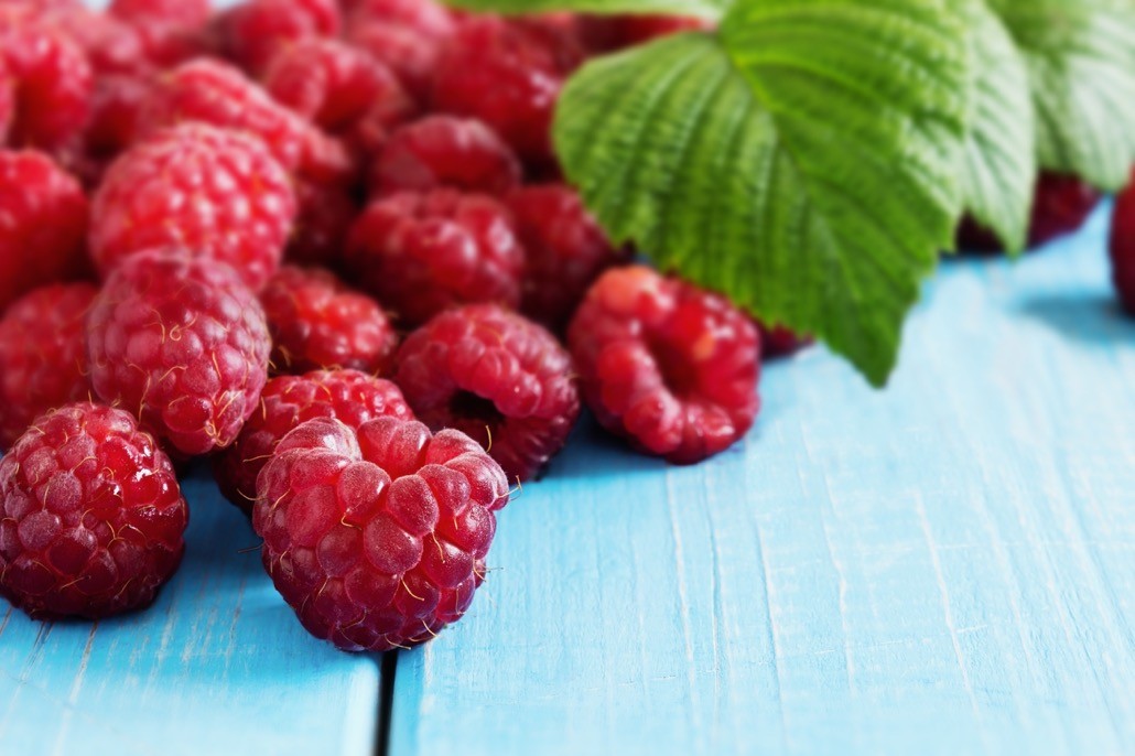 BM_Ripe tasty raspberries_104099249