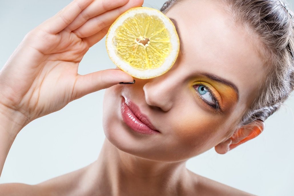 bm_beautiful-woman-with-lemon-and-yellow-makeup_64592590