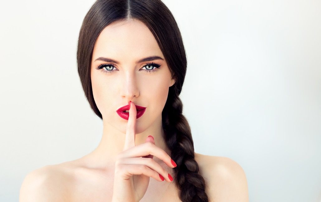 bm_beautiful-brunette-model-girl-with-long-braid-hair_121018327