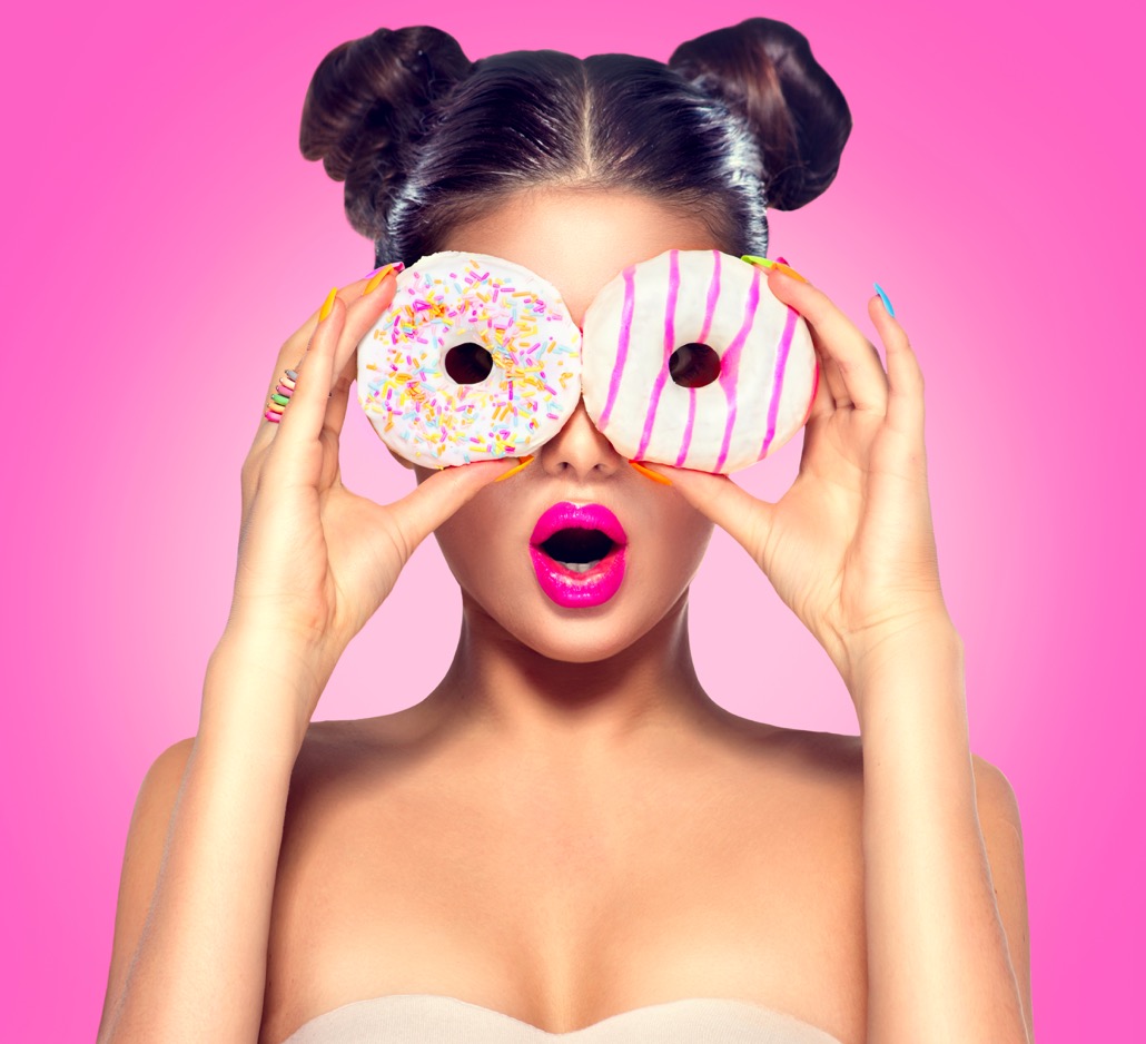 bm_beauty-model-girl-taking-colorful-donuts-dieting-concept_78496523
