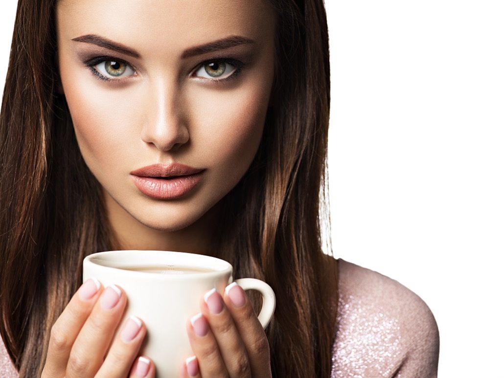 BM_Woman with cup of coffee_135071231
